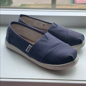 Girls navy blue Toms- like new